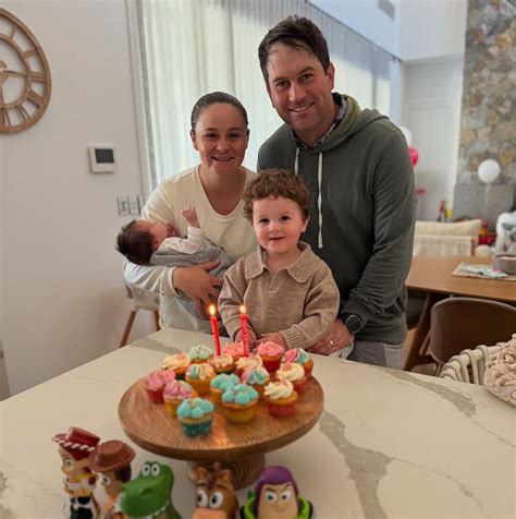 Infografika o poporodni depresiji in možnostih zdravljenja med dojenjem