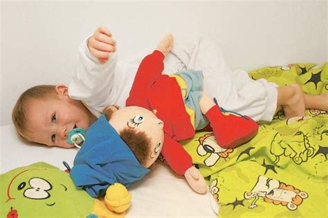 simbolični prikaz trebušnih krčev pri dojenčku