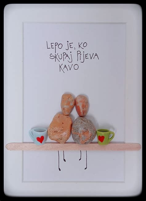 Simbolična slika dveh rok, ki držita majhno srce, ki predstavlja upanje za prihodnjo nosečnost.