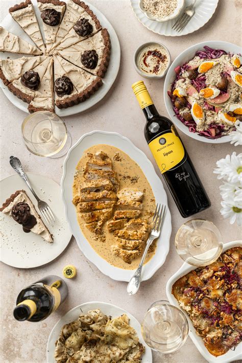 Noga dojenčka z rdečim prstom