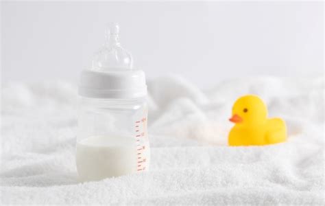 Primerjava količine mleka za dojene in hranjene z adaptiranim mlekom po mesecih