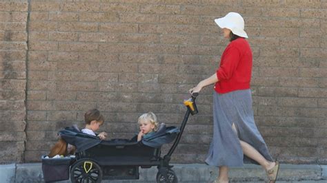 Dva dojenčka v vozičku