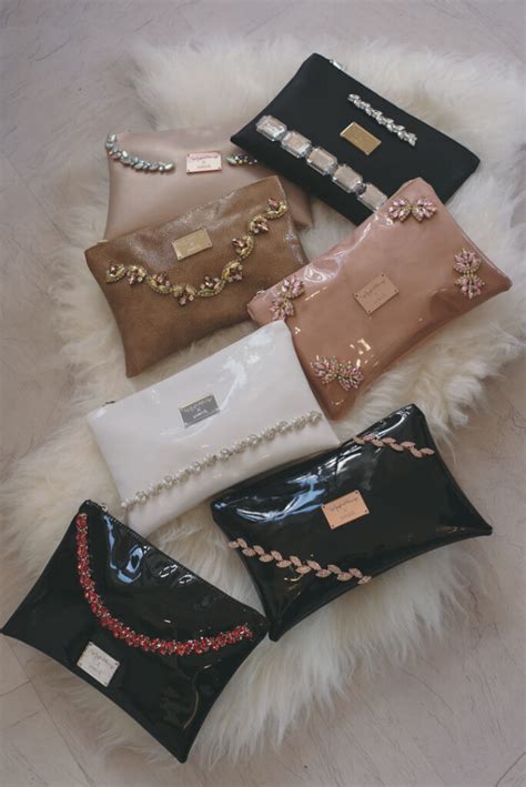 Različni modeli toaletnih torbic Teja Jeglich Design v različnih barvah