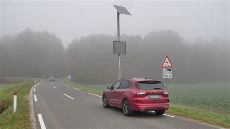 Območje brez kajenja v parku z opozorilnim znakom
