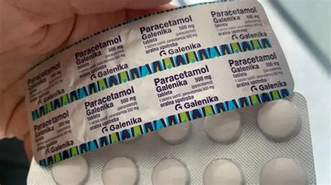 Nosečnica jemlje tablete paracetamola