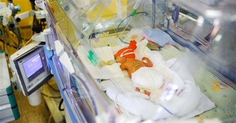 Grafikon, ki prikazuje povečano tveganje za prezgodnji porod pri visoki ravni stresa