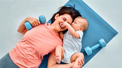 Ženska po porodu, ki skrbi za svoje intimno zdravje