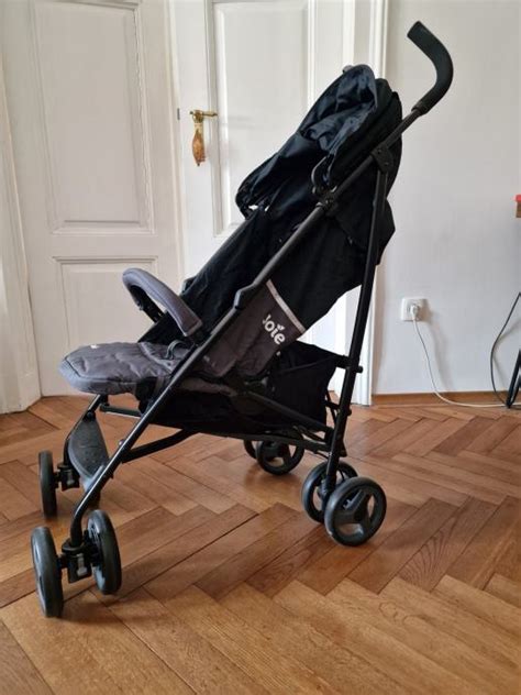 Zložen otroški voziček marela