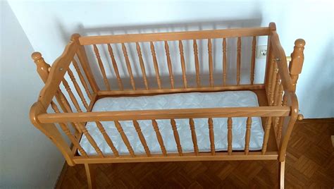 lesena otroška zibelka