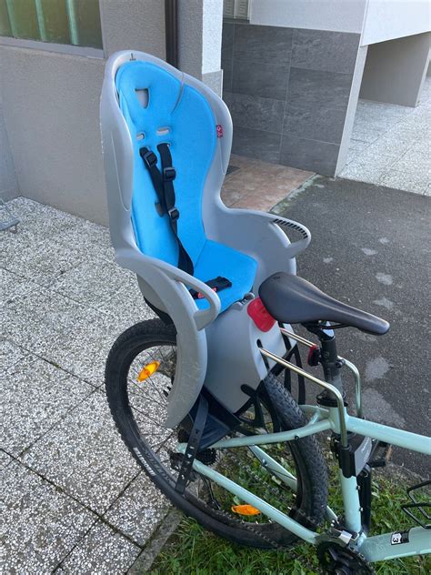 Otroški voziček za kolo v akciji