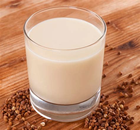 slika, ki prikazuje mlečni sladkor laktozo, razdeljen na glukozo in galaktozo