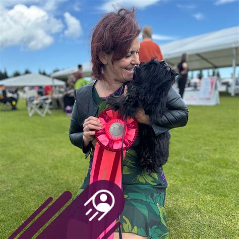 ljudi, ki se pripravljajo na snemanje oglasa