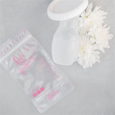 Različne vrste posodic in vrečk za shranjevanje materinega mleka