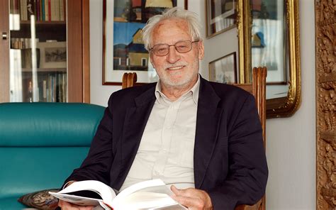 Pesnik Tone Pavček
