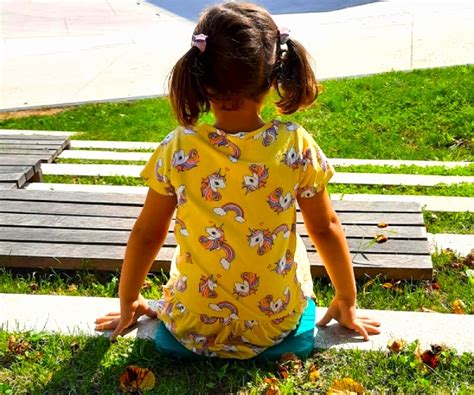 ilustracija otroka s krupom