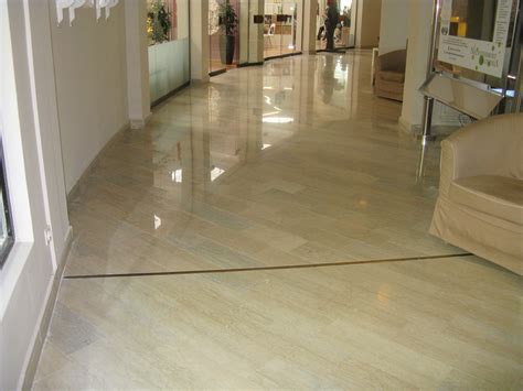 Raznolikost lesenih gugalnih konjičkov