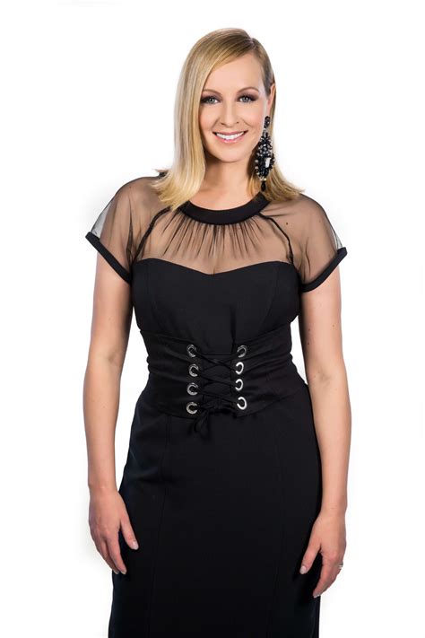 Anja Križnik Tomažin z nosečniškim trebuščkom