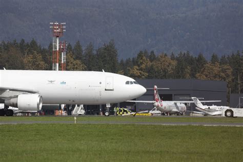 Letalo na letališču