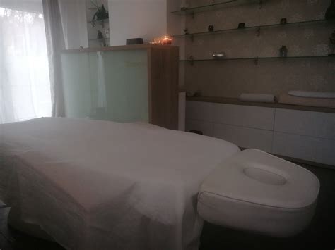 Ilustracija masaže presredka