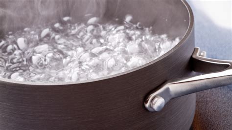 prekuhavanje vode v kuhinji