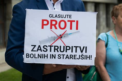 Simbolična slika protesta ali zbiranja podpisov