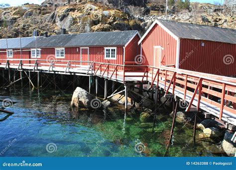 Tradicionalne rorbuer v vasi Nusfjord