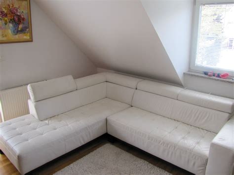 Nosečnica v gondoli s pogledom na gore