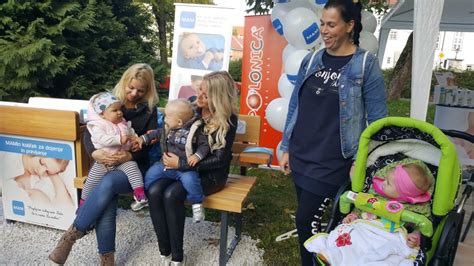 MAM klopca za dojenje v parku