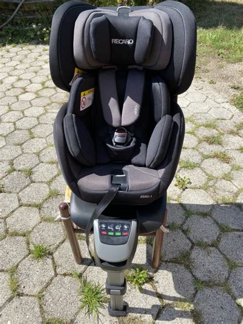 Otrok v avtosedežu RECARO HERO s pettočkovnim pasom