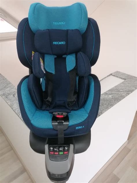 Avtosedež RECARO HERO obrnjen za 90 stopinj, omogoča lažje posedanje