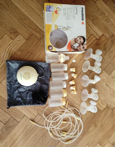 Ženska s črpalko za dojenje