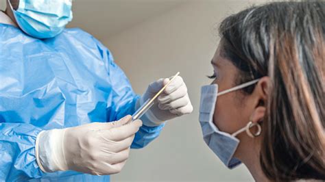 Znanstvenik analizira podatke o IVF