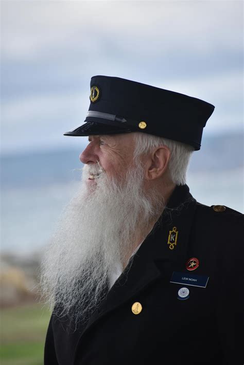 Simbolična podoba družine, ki je zanosila s pomočjo IVF