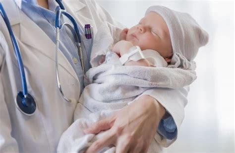 dojenček pri pediatru