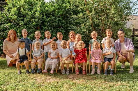 Skupina nosečnic na vadbi