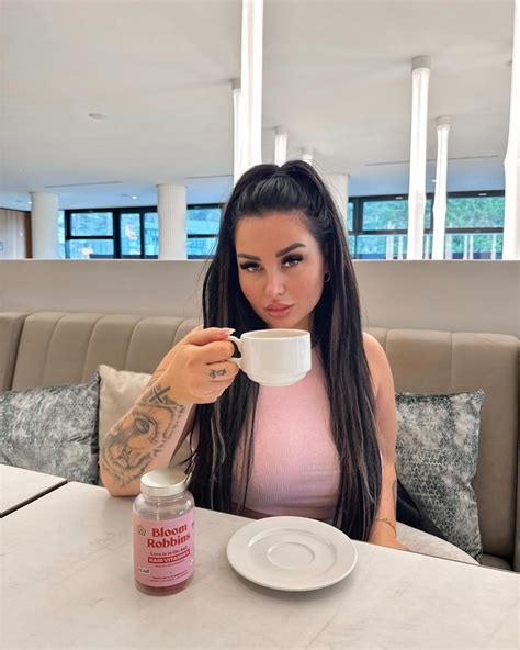 Laura Beranič in Tim Golob praznujeta razkritje spola otroka