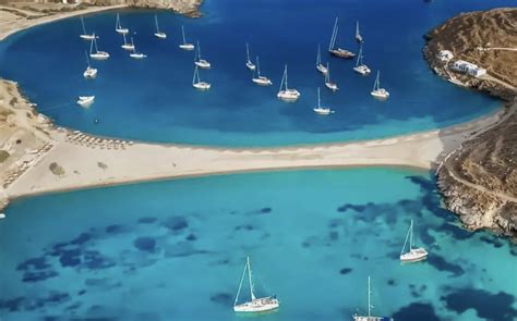 Turkizno morje v Egiptu s koralnimi grebeni