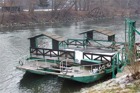 Starinski brod čez reko Muro