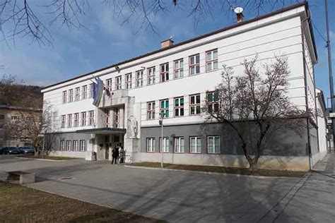 zgradba porodnišnice Trbovlje