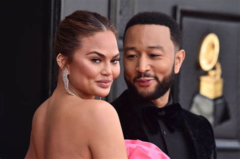 Chrissy Teigen z otrokom