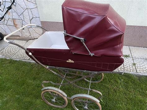 starinski otroški voziček
