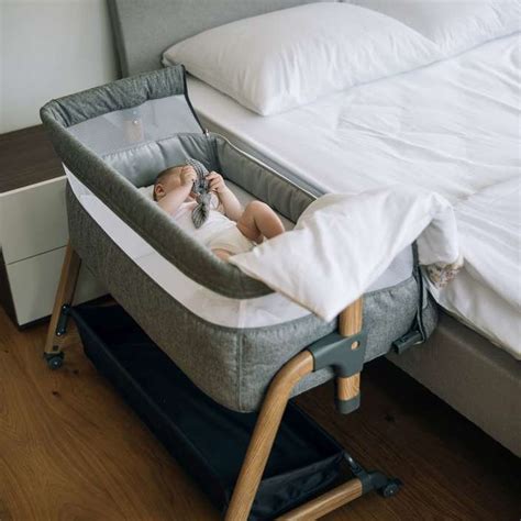 obposteljna otroška posteljica s kolesi