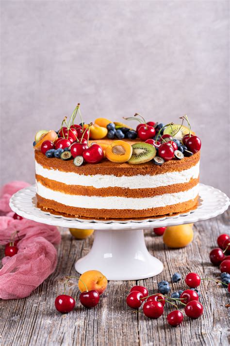 otroška torta s sadjem