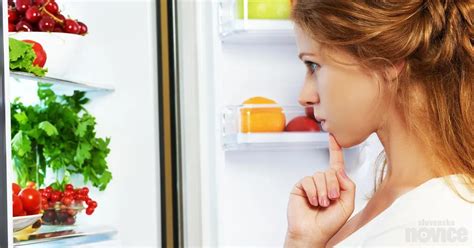 Ilustracija barvitega krožnika z zdravo hrano.