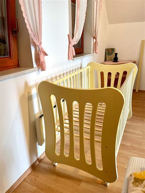 otroška posteljica v sobi