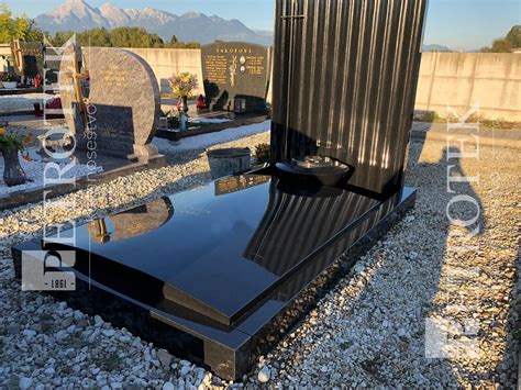 Nagrobni spomenik steček