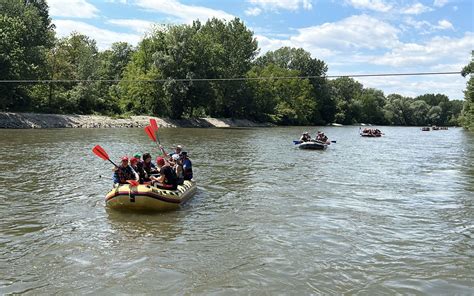 Ilustracija nosečnice s poudarkom na spremembah telesa