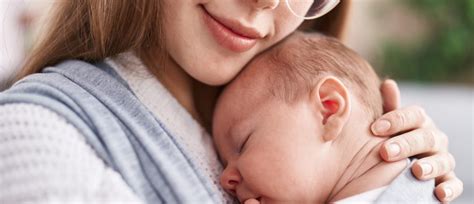 Diagram, ki prikazuje pravilen in nepravilen položaj dojenčka pri rokovanju