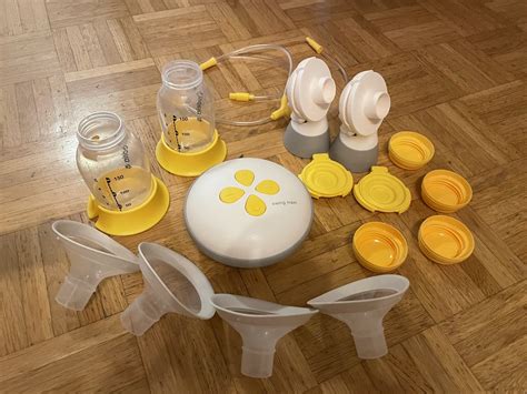 Ženska, ki uporablja električno prsno črpalko Medela Swing Flex