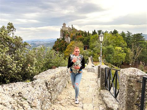 Dva starša z dojenčkom